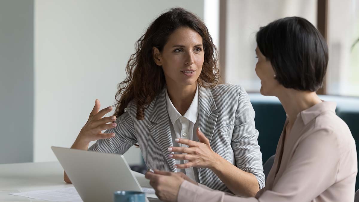 How Observational Learning Helps Sales Reps Learn Faster and Sell More