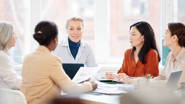 Women in Sales: 6 Experts Share Selling Advice