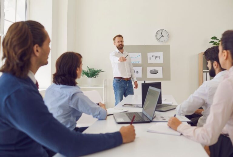 Sales Coaching vs. Sales Training: How to Bridge the Gap