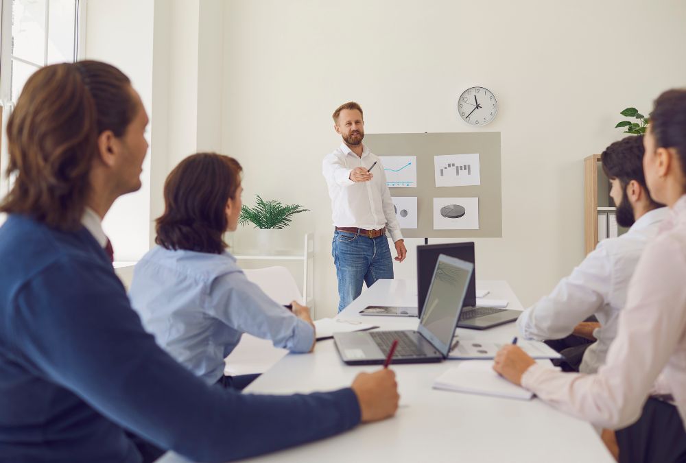 Sales Coaching vs. Sales Training: How to Bridge the Gap