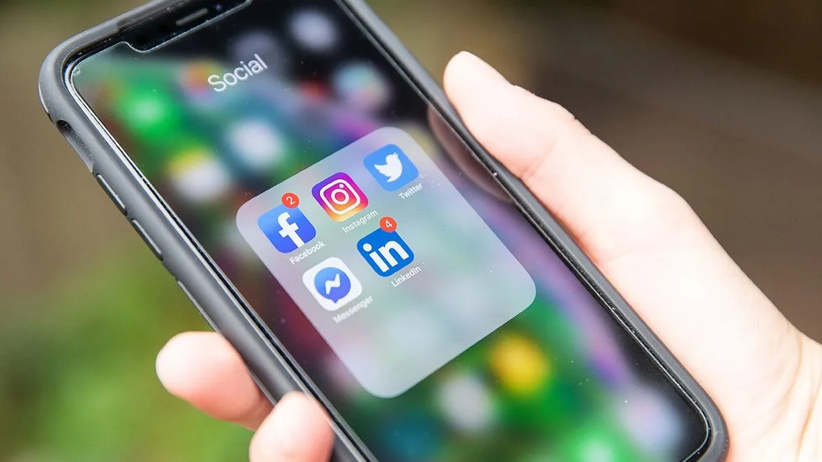 8 Social Selling Tips for Sales Reps to Build Presence and Attract B2B Buyers