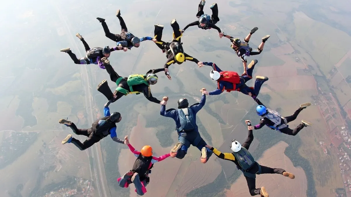 10 Key Sales Enablement Roles for Building an Effective Sales Team